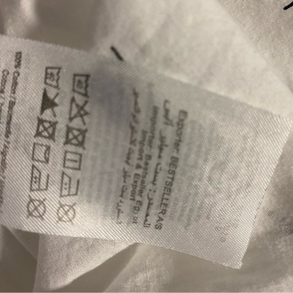 White Button Down Shirt Black Bird All Over Print Women’s Sz L Acadamia Unique - Picture 6 of 9